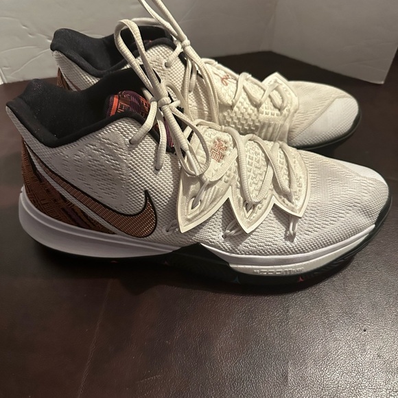 Nike kyrie bhm